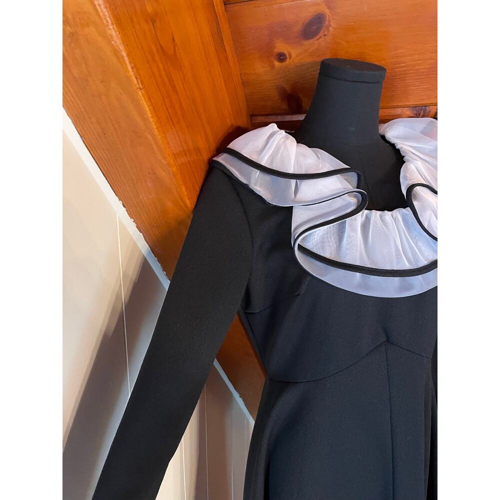 Vintage 60s/70s Black Maxi Dress with White Ruffle Collar and Cuff sz L - Picture 4 of 11